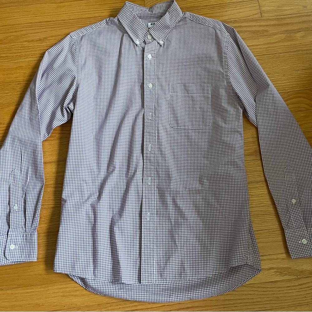 Men’s Uniqlo check pattern button up dress shirt